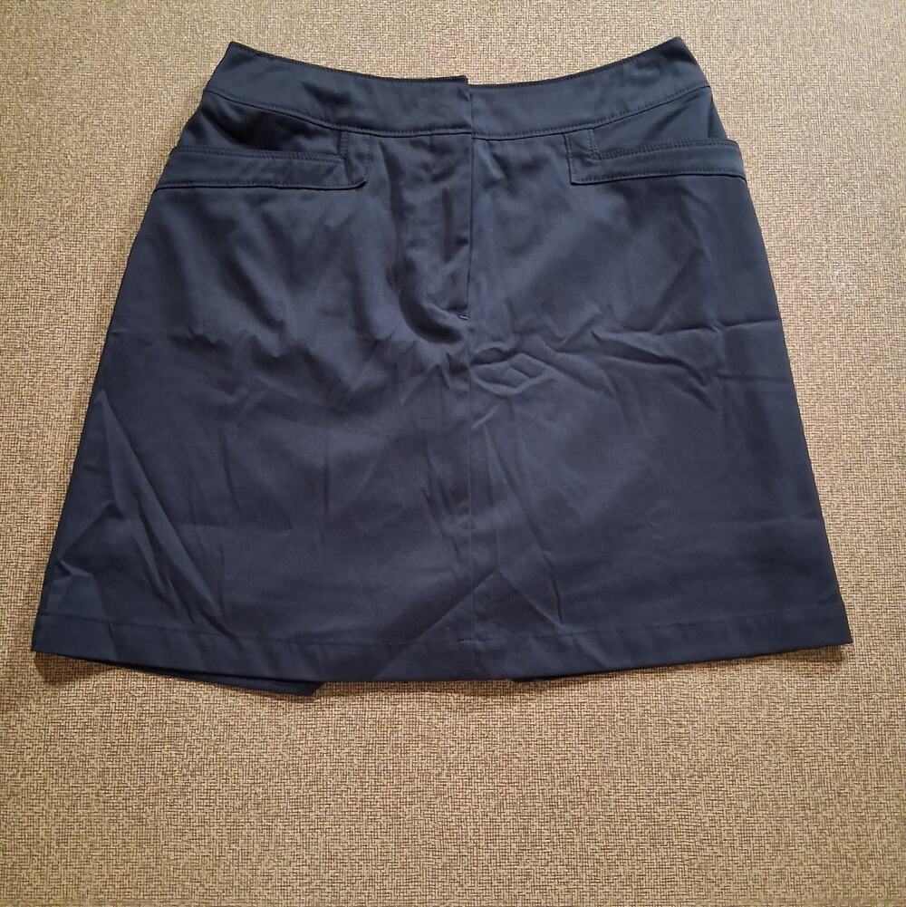 Tail Women's Tennis Golf Skort Size 2 Navy Built-In Shorts Pockets Performance